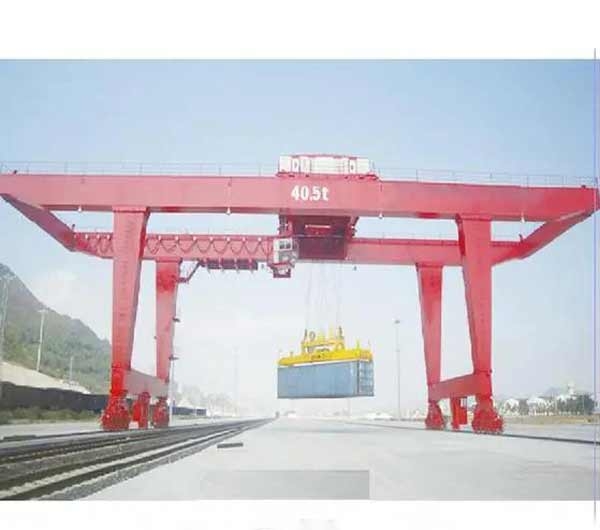 門(mén)式集裝箱起重機(jī)