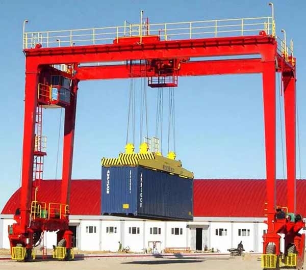 門(mén)式集裝箱起重機(jī)
