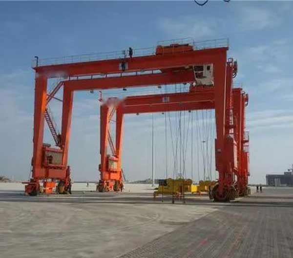 門(mén)式集裝箱起重機(jī)